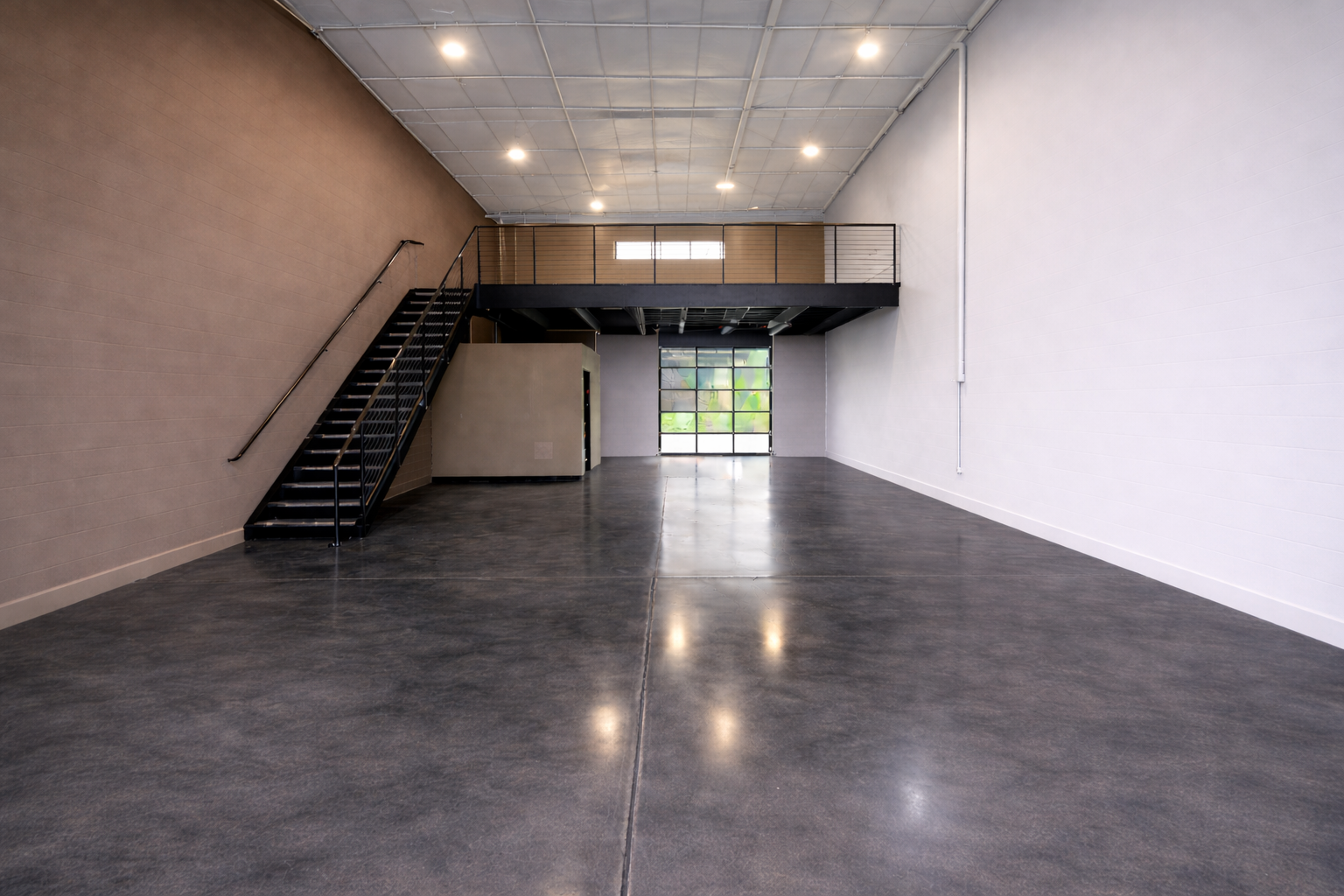 White Walls - Warm Theme - Graphite Polish